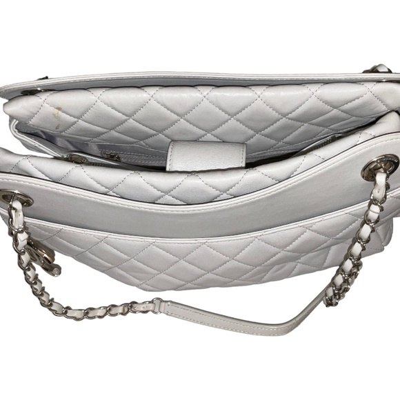 Chanel Matelasse Chain Tote Bag Light Gray Silver - Picture 4 of 10